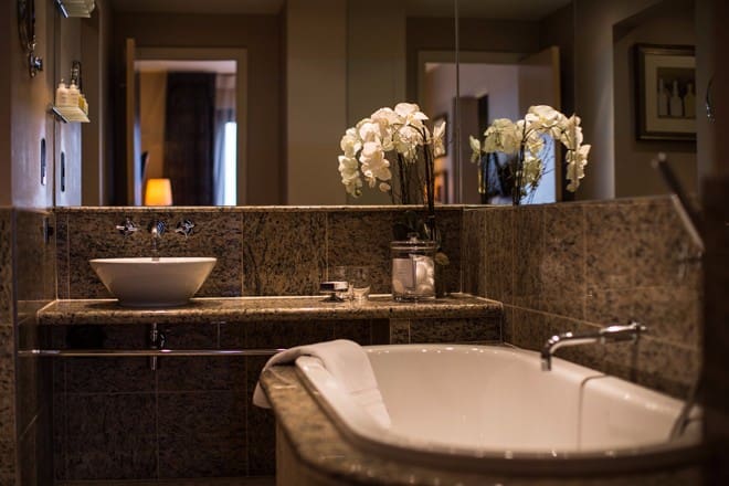 club-bathroom