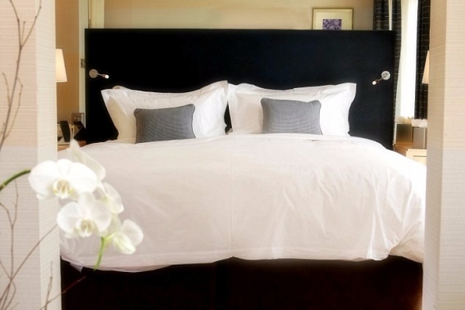club-bedroom